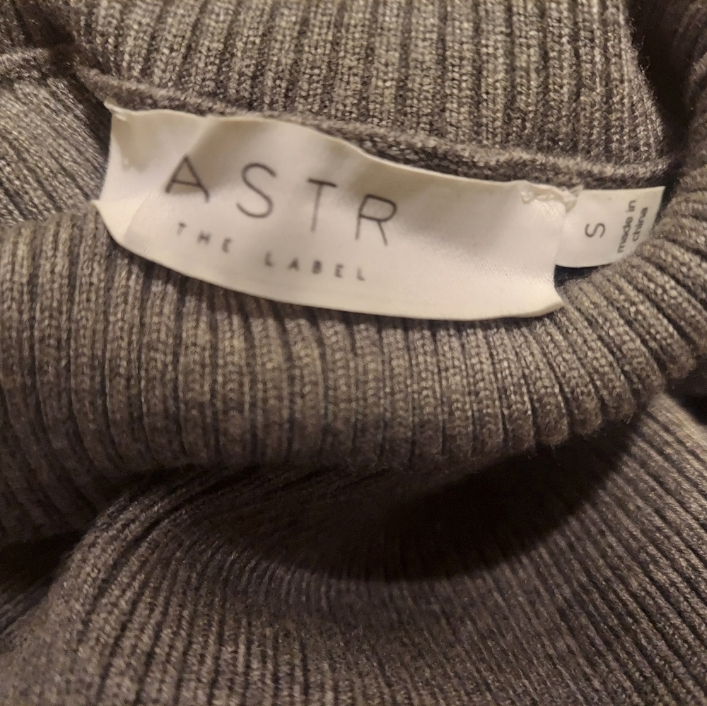 ASTR THE LABEL Front Cutout Sexy Gray Ribbed Bodysuit Size Small EUC Stretch - Picture 7 of 7